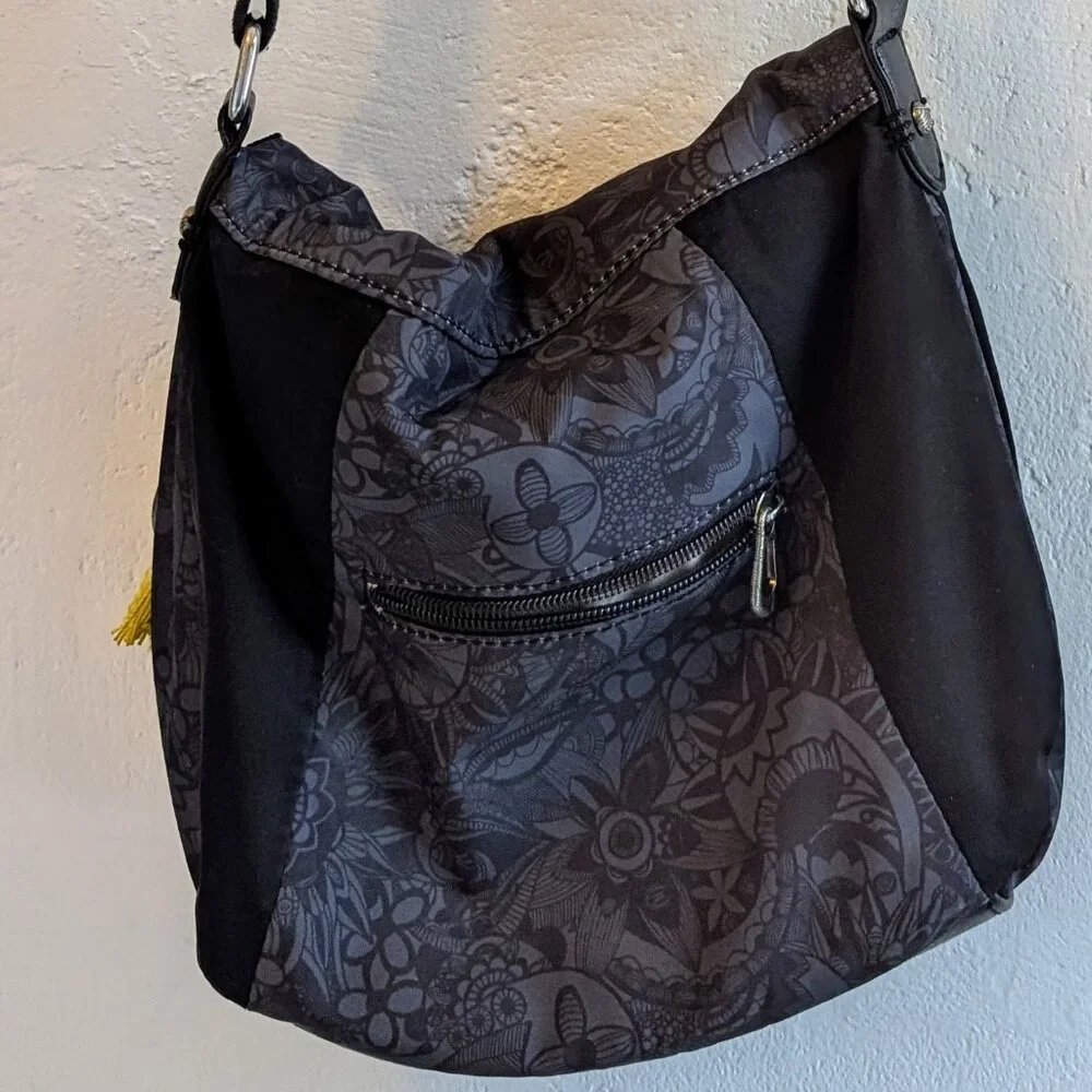 REDUCED Sakroots Eco-Twill Foldover Crossbody Charcoal/Black Spirit Desert - Picture 3 of 5